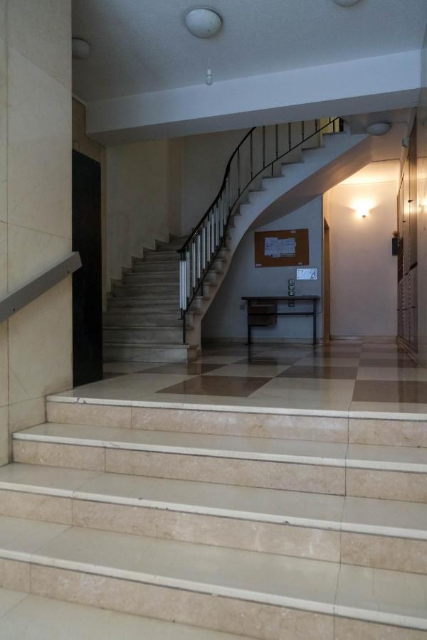 Quiet City Center Apt On A Pedestrian Street Афины Экстерьер фото